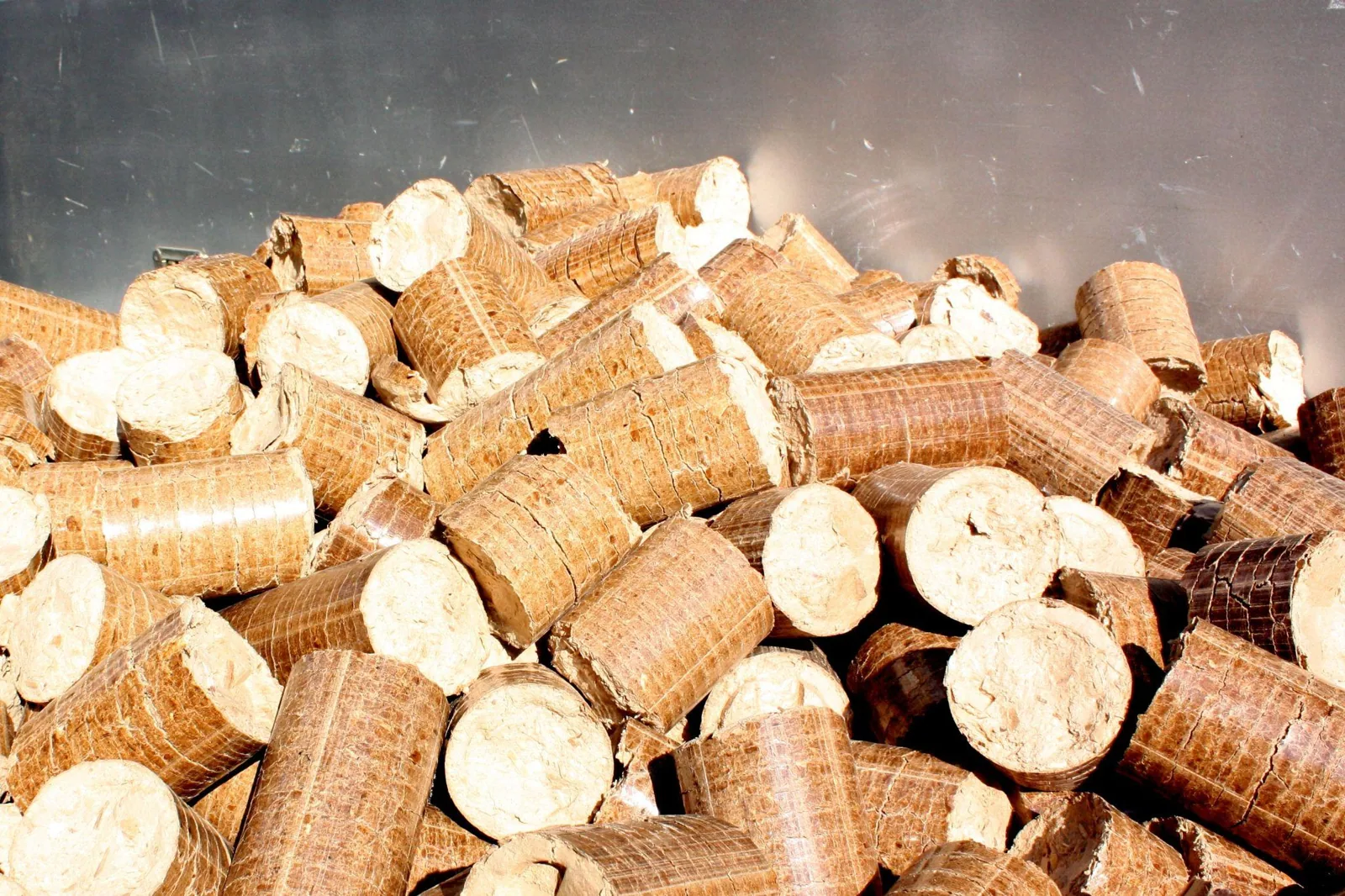 Comment se chauffer au poêle à pellets ou à granulés de bois ?