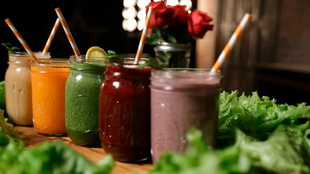 Savourer un smoothie maison
