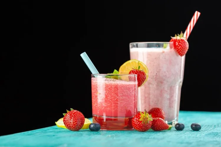 Smoothie aux baies dans un verre