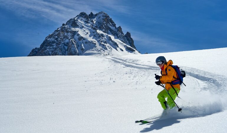 Comment choisir une paire de skis efficacement ?