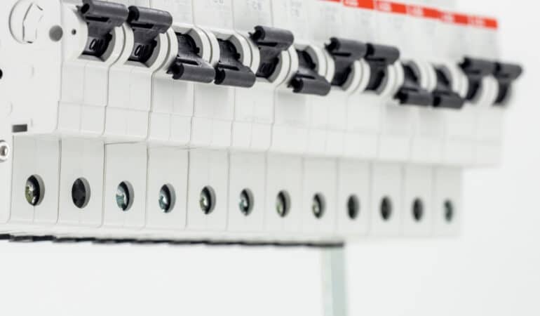 Qu’est-ce qu’un tableau électrique ? Définition & composants